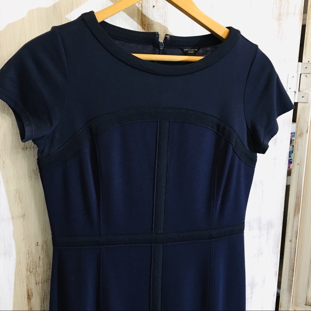 Ann Taylor Knit Dress size 2 Petite